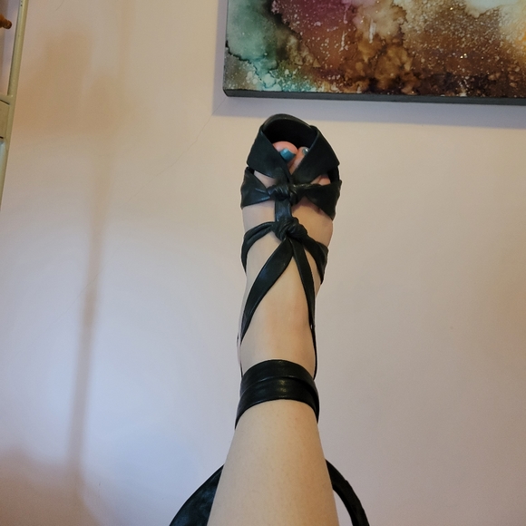 Black Strappy Logan Heels - Picture 5 of 6